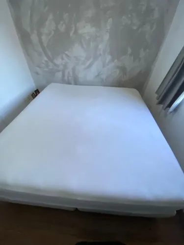 Cama King Completa: Simmons Bamboo MemoSense + Box Bipartido (Higienizado)