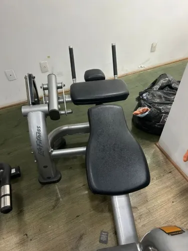 Aparelho abdominal Life Fitness