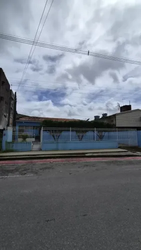 Aluga - se excelente casa na iputinga