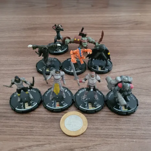 Lote com9 miniaturas do RPG Mage Knight da WizKids - 2000