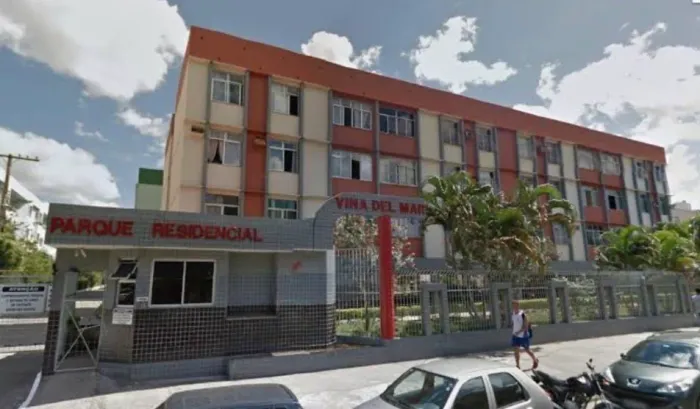 Alugo quarto -Jardim Camburi