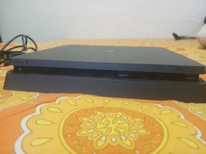 PS4 SLIM 1TB