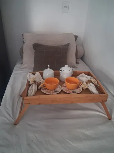 Mesinha de cama para café da manhã 