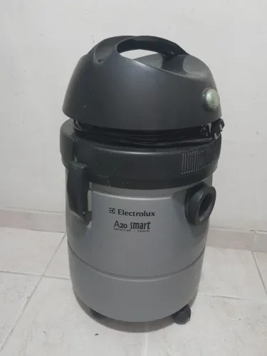 Aspirador de pó e água