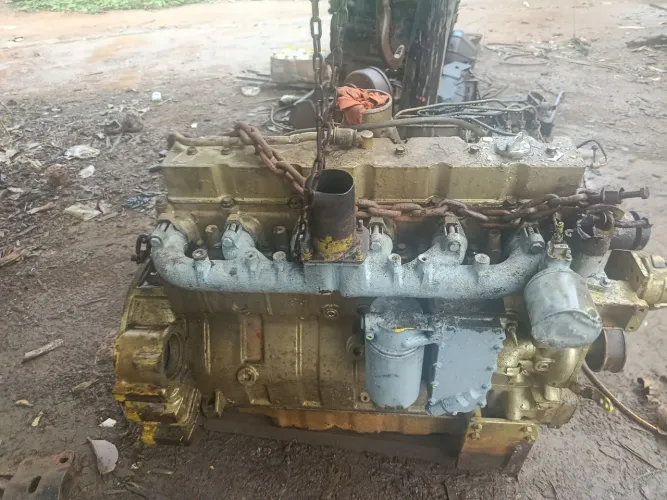 Vende se este motor Cummins série c 220