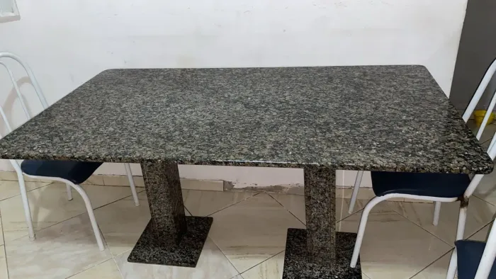 Mesa mármore com pés de mármore com 4 cadeiras