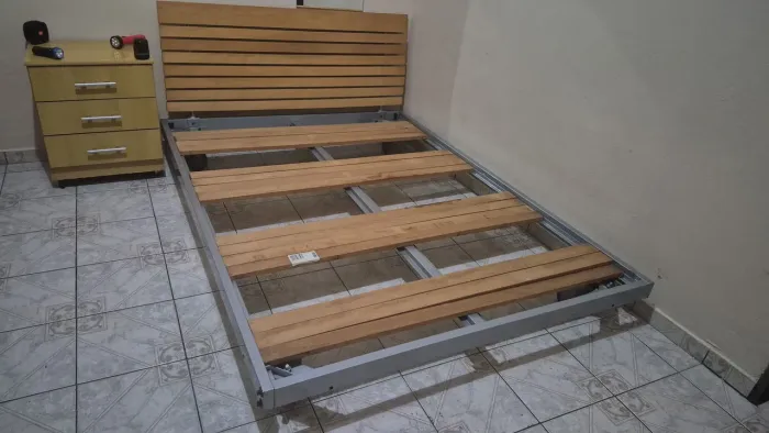 Cama de casal TokStok de Ferro Resistente