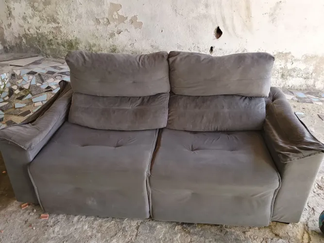 Estou vendendo um sofá de dois lugares