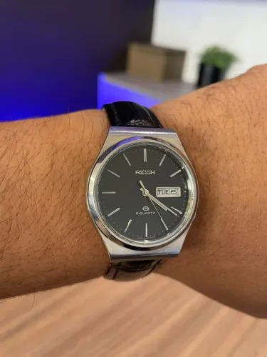 Relógio Ricoh Riquartz Vintage Day-Date Preto Quartz Japonês Original