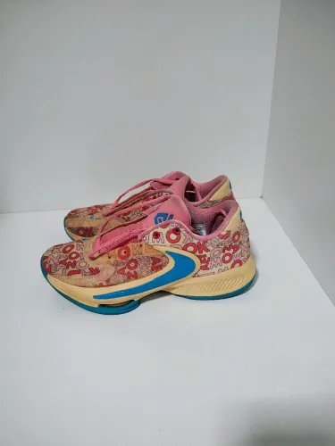 Tênis Zoom Freak 4 "letter bro"