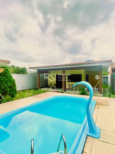 Casa mobiliada no Condomínio Félix de Melo com piscina, automação residencial e a apenas 2