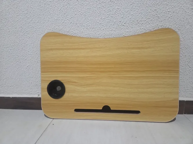 Mesa Dobrável para Notebook/Cama com Suporte de Copo