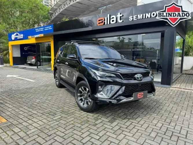 Toyota Hilux SW4 SRX Plat. 4X4 2.8 TB Die. Aut. 2025