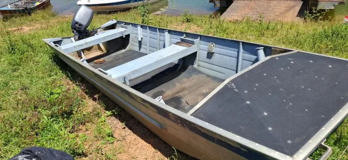 Barco Chata com Motor
