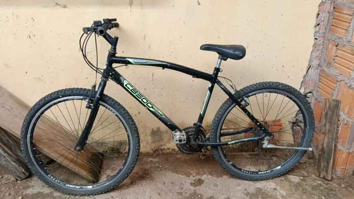 Bicicleta está bem conservada 