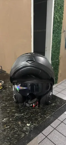 Vendo capacetes usados