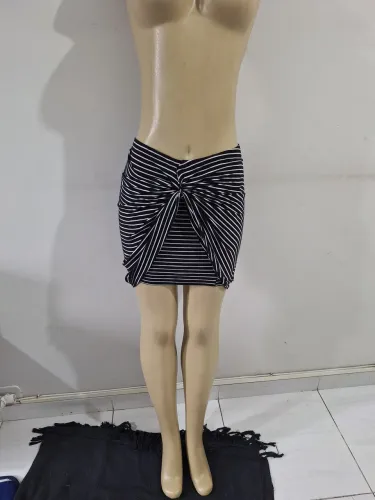 Saia feminino curta listrado