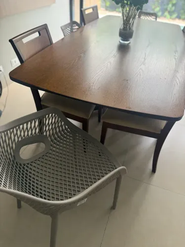 Mesa com 8 cadeiras