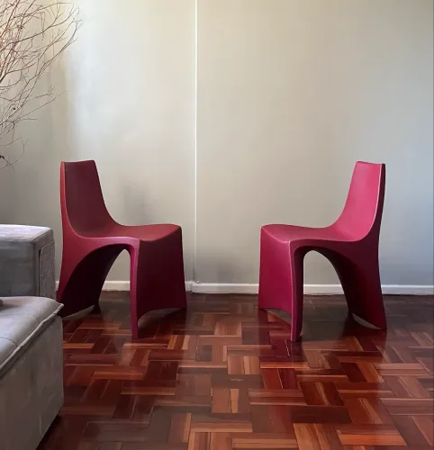 Cadeira Aloa, vermelha bordô