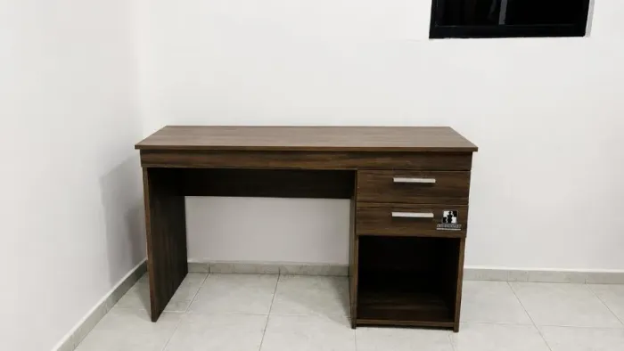 Desapego Rápido: Mesa de Escritório com Gavetas - Só R$ 150!