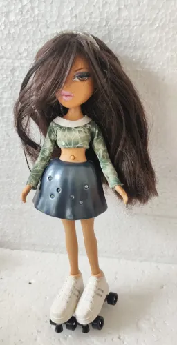 BONECA BRATZ