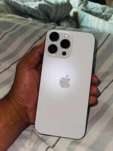 iPhone 16 pro max - sem detalhes - 100% bateria