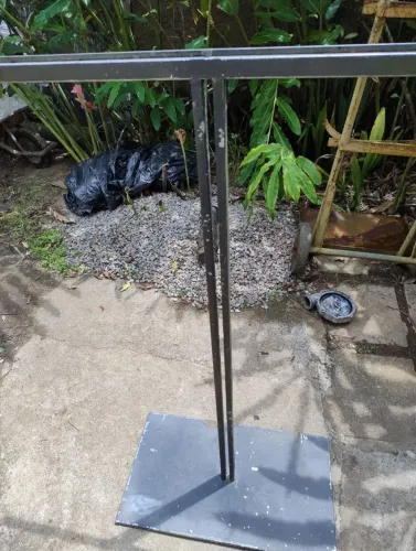 Araras de piso em inox 9 unidades 