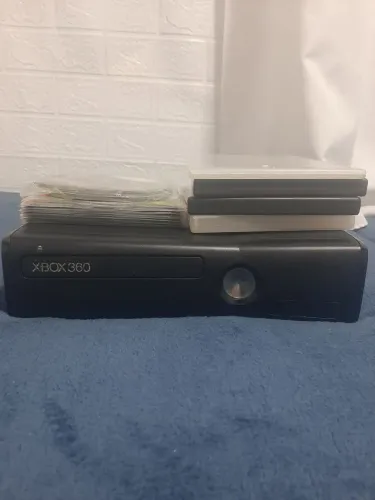 Xbox 360 slim + jogos e controle