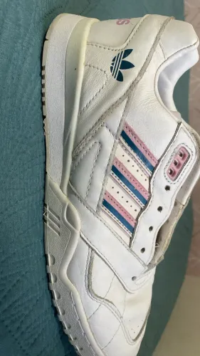 Tênis Adidas - Feminino