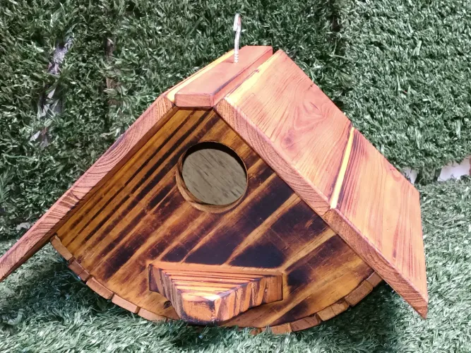 Linda casa de passarinho modelo Meia Lua.