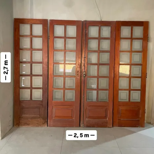 Porta de Madeira Nobre com Vidro 2,5m x 2,7m