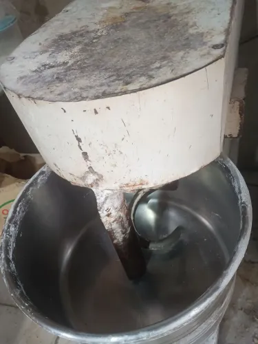Barbada hj massadeira espiral monofásico de 15 kg e uma modeladora as duas por 3,200.00