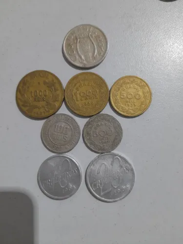 Conjunto de moedas 1000, 500, 300, 100 réis e 10 e 20 cruzeiros
