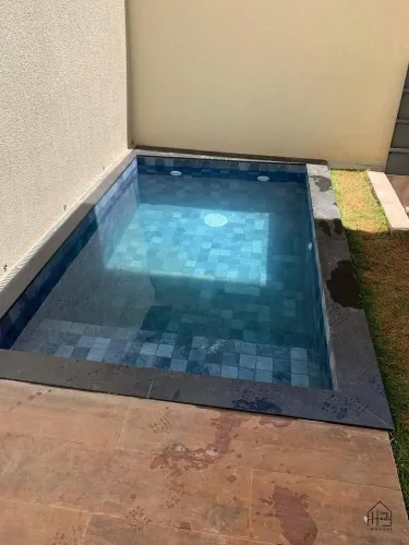 Casa RECÉM CONSTRUÍDA para VENDA ou LOCAÇÃO - 3 QUARTOS - 1 SUÍTE - 250M² - PISCINA AQUECI
