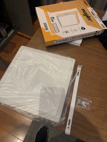 Plafon branco quente quadrado de sobrepor 3000k 