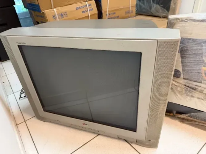 4 TVs de Tubo CRT 2 de 29 Polegas e 2 de 20 Polegadas