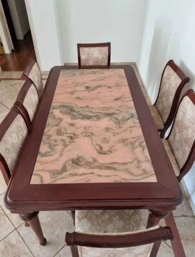 Mesa de Jantar Clássica Madeira Nobre e Tampo de Pedra + 7 Cadeiras Estofadas