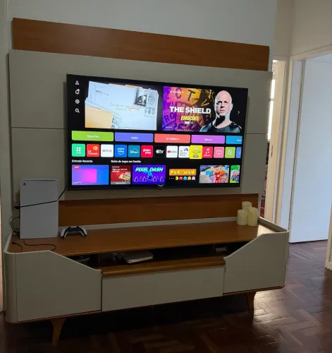 PAINEL DE TV COM LED E HACK