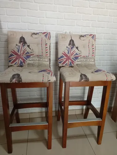 Par de Banquetas Altas em Madeira Maciça - Excelente Estado