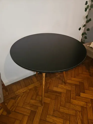 Vendo mesa redonda 90 cm retirar, avenida Maracanã.
