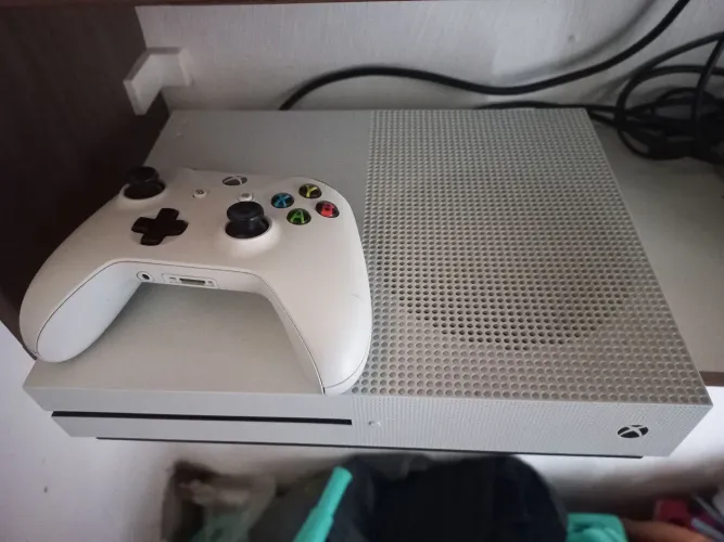 Vendo Xbox one 1T está excelente semi novo 