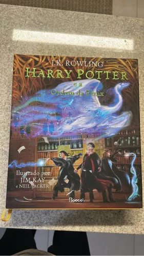 Livro Harry Potter e a ordem da fênix ilustrado por Jim Kay