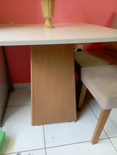 Mesa com 2 cadeira
