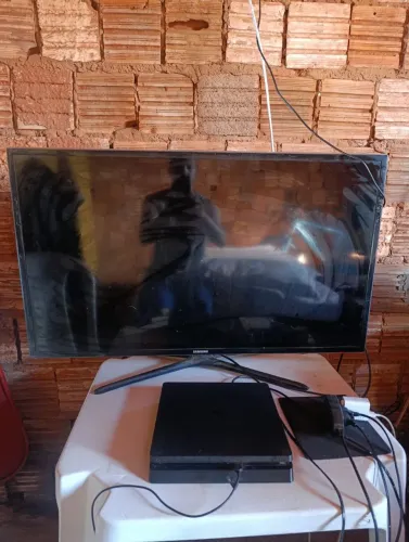 Vendo tv smartv usado mais está problema de mal contato liga e desliga mais ainda fun