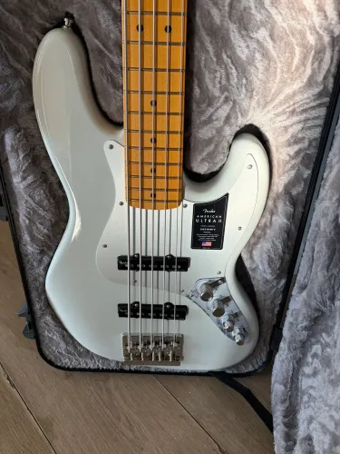 Baixo Fender Ultra 2