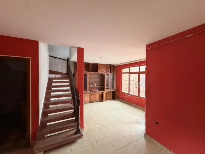 Casa de Vila para venda possui 210 metros quadrados com 4 quartos