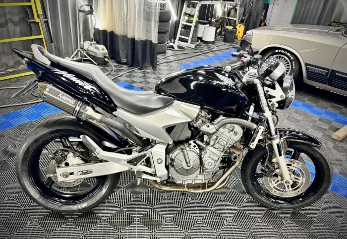 HORNET - 2005 IMPECÁVEL NÃO TEM UM RISCO