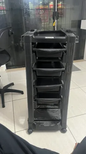 Carrinho auxiliar , poucas marcas de uso para vender logo,