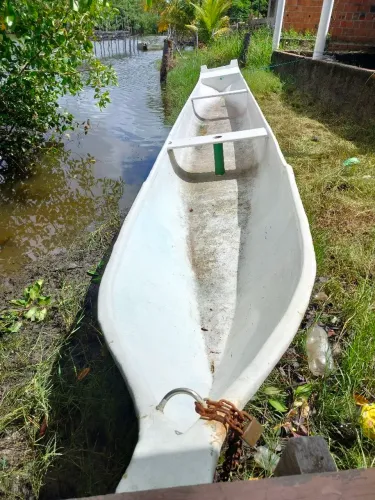 Vendo Canoa de fibra já com motor.