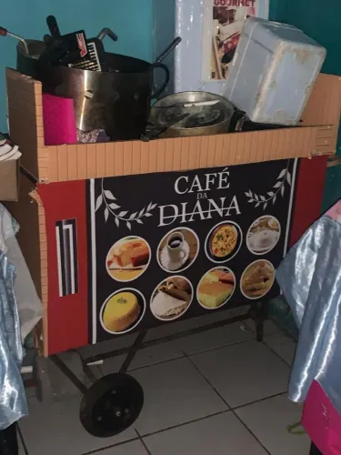 Carrinho de churrasco e batata frita